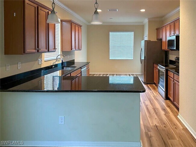 2350 Heydon Cir E in Naples, FL - Building Photo - Building Photo