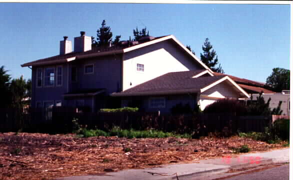 451-453 Laurel Ave in Half Moon Bay, CA - Foto de edificio - Building Photo