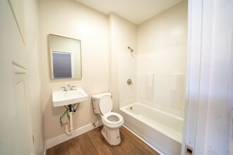 212 S Orange Ave, Unit D in Santa Ana, CA - Building Photo - Building Photo