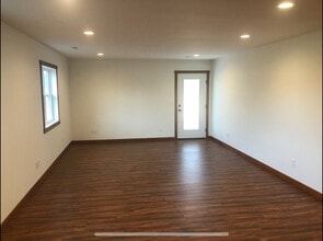 1402 Maple Dr in Rockland, WI - Foto de edificio - Building Photo