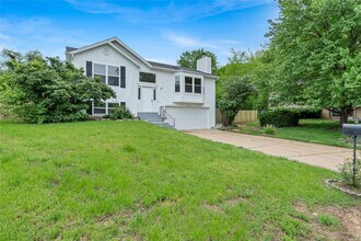 802 Notre Dame Dr in O'Fallon, MO - Building Photo - Building Photo