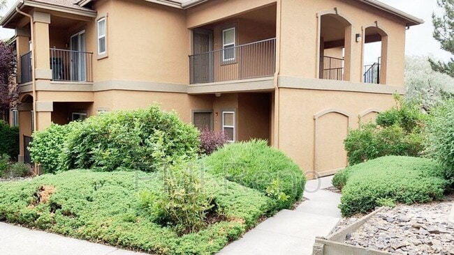 6850 Sharlands Ave. in Reno, NV - Foto de edificio - Building Photo