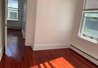 104 Sciarappa St, Unit 2 in Cambridge, MA - Foto de edificio - Building Photo