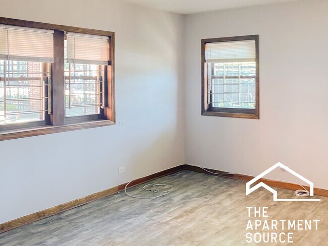 3700 N Sheffield Ave, Unit 108 in Chicago, IL - Building Photo - Building Photo