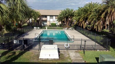 104 Preston Ln in Melbourne, FL - Building Photo - Building Photo