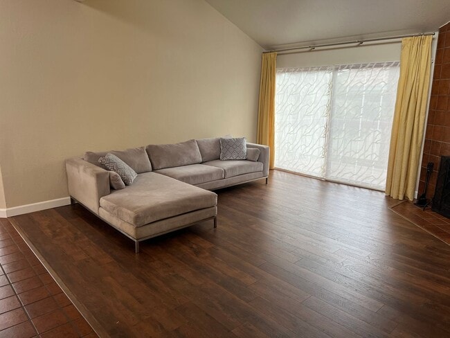 25912 Hayward Blvd in Hayward, CA - Building Photo - Building Photo