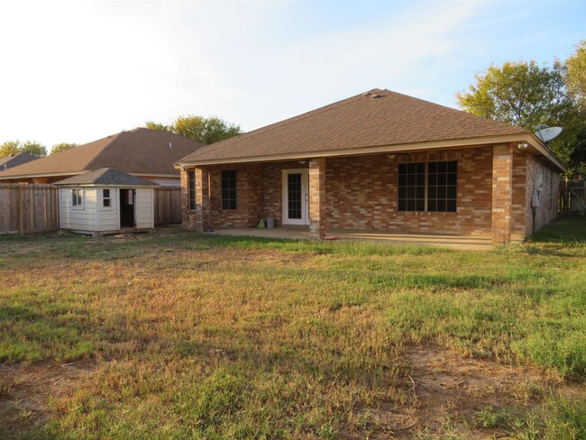 975 Tiara Trail in Laredo, TX - Building Photo - Building Photo