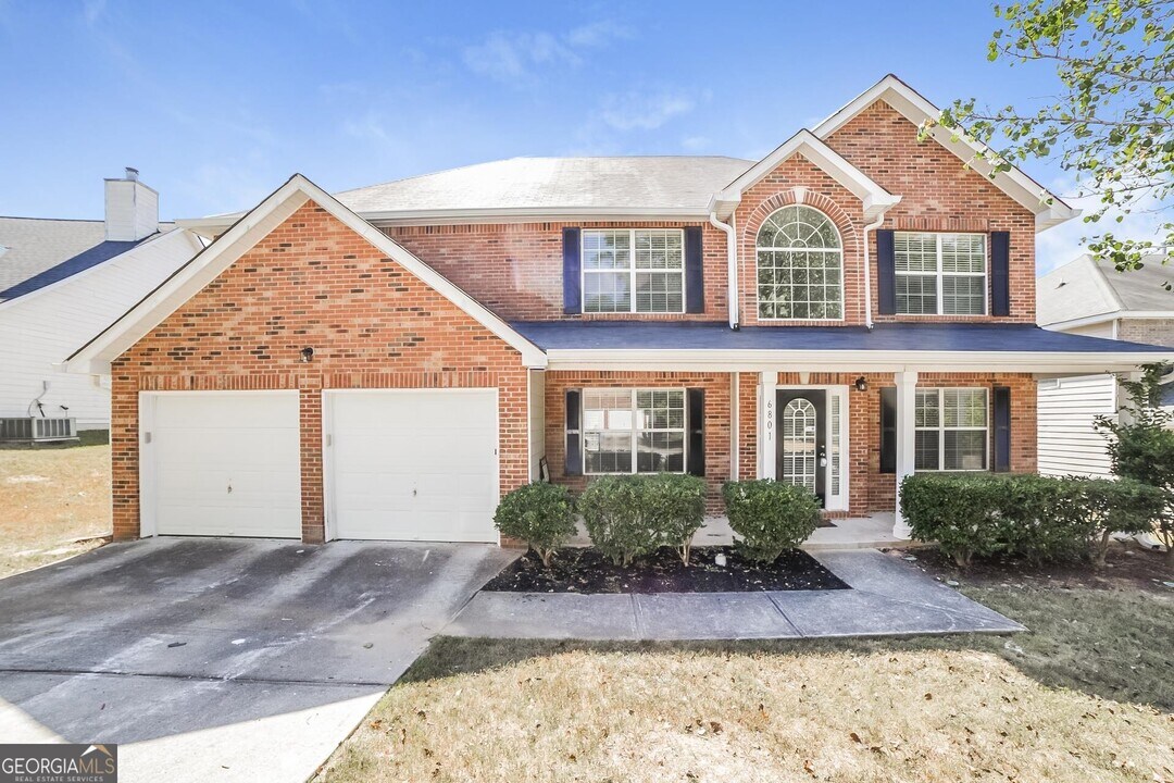 6801 Fireside Ln in College Park, GA - Building Photo
