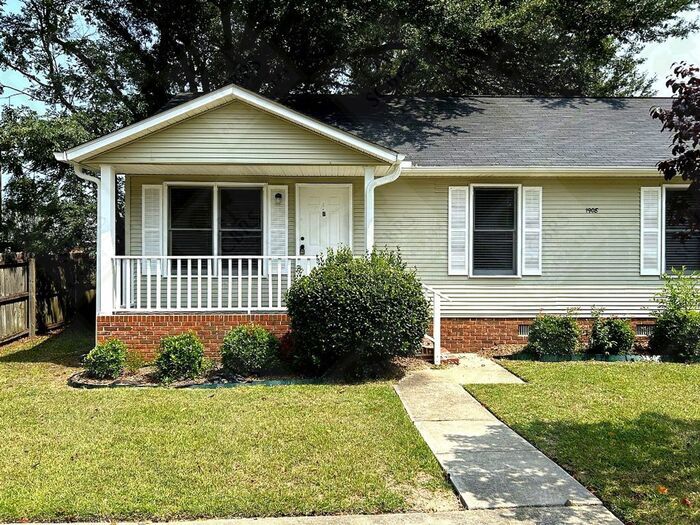 1908 Greenoaks Rd in Columbia, SC - Foto de edificio