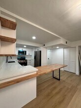 10700 NW 7th St in Miami, FL - Building Photo - Building Photo
