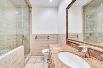 16707 Moorpark St in Los Angeles, CA - Building Photo - Building Photo