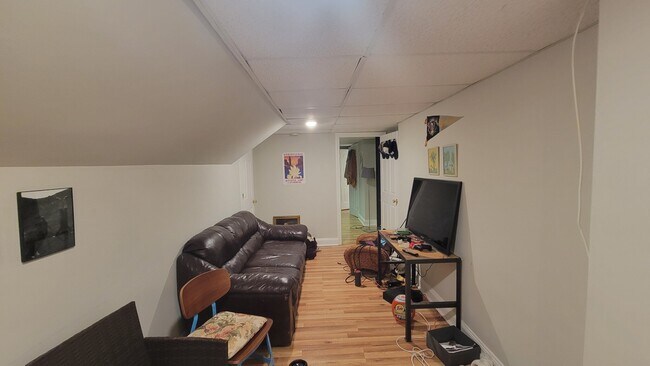 120 Sewall Ave, Unit 1A in Brookline, MA - Building Photo - Building Photo
