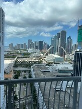 1750 N Bayshore Dr, Unit 2906 in Miami, FL - Foto de edificio - Building Photo