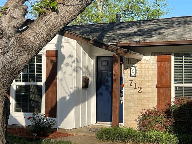 712 SW Sunnybrook Dr in Burleson, TX - Building Photo - Building Photo