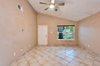 9721 Holly Springs Dr in Austin, TX - Building Photo - Building Photo