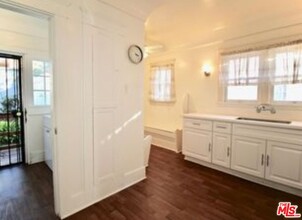1034 N Kenmore Ave in Los Angeles, CA - Building Photo - Building Photo