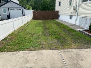 8-08 Lake St, Unit 2 in Fair Lawn, NJ - Building Photo - Building Photo