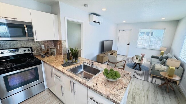 718 SE 13th St in Fort Lauderdale, FL - Building Photo - Building Photo