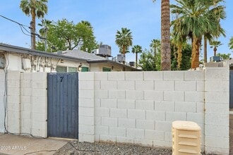 512 E Roanoke Ave, Unit 7 in Phoenix, AZ - Building Photo - Building Photo