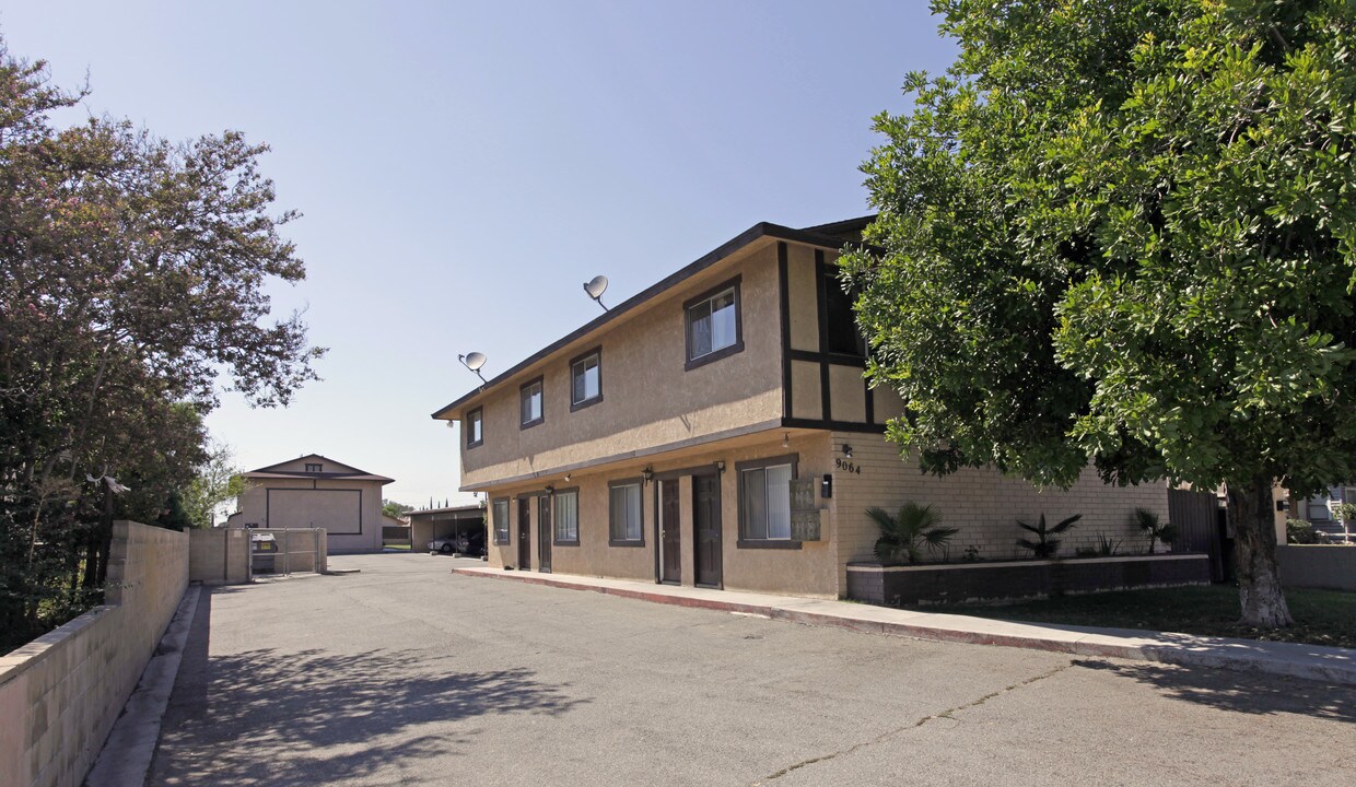 9064 Olive Ave in Fontana, CA - Building Photo