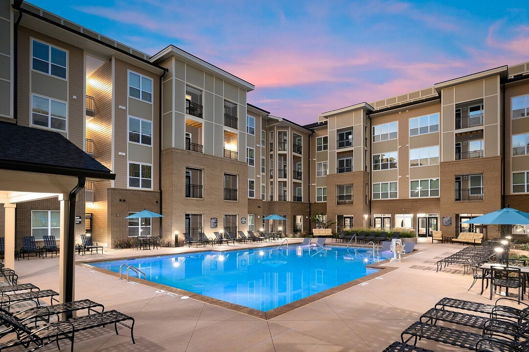 Abberly Solaire Apartment Homes in Garner, NC - Foto de edificio