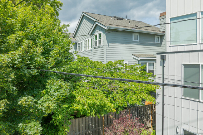 WASHINGTON STREET TOWNHOMES CONDOMINIUM in Seattle, WA - Building Photo - Building Photo