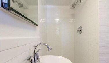 232 1/2 3rd St in Jersey City, NJ - Building Photo - Building Photo