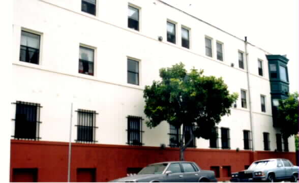 Catalina Court in Los Angeles, CA - Building Photo - Building Photo