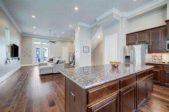 2125 McIlhenny St in Houston, TX - Building Photo - Building Photo