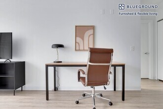 808 W Van Buren St in Chicago, IL - Building Photo - Building Photo