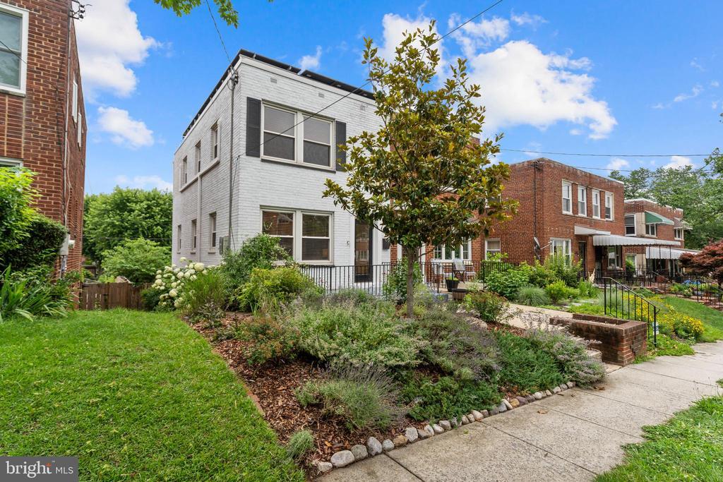 5515 Chillum Pl NE in Washington, DC - Building Photo