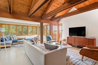 1427 Tunnel Rd in Santa Barbara, CA - Building Photo - Building Photo