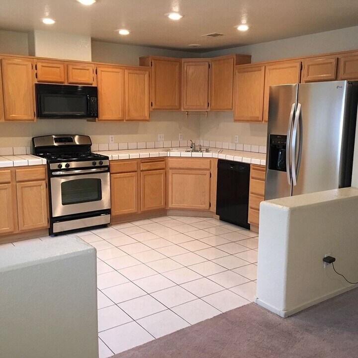 2191 Rugged Mesa Dr in Laughlin, NV - Building Photo