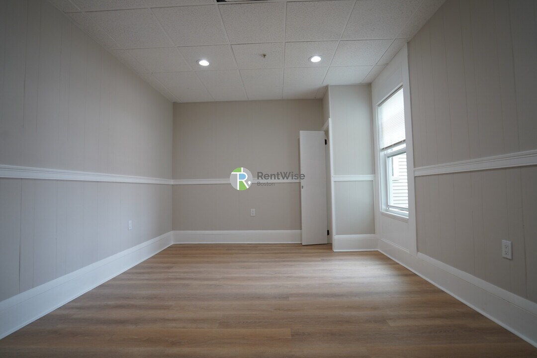 142 Dorchester St in Boston, MA - Building Photo
