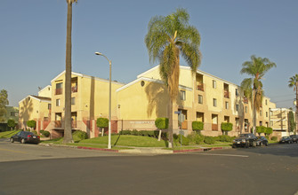 1414 S Gramercy Pl in Los Angeles, CA - Foto de edificio - Building Photo