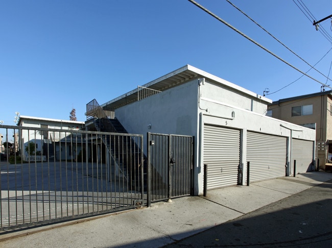 130 W Wilson Ave in Orange, CA - Building Photo - Building Photo