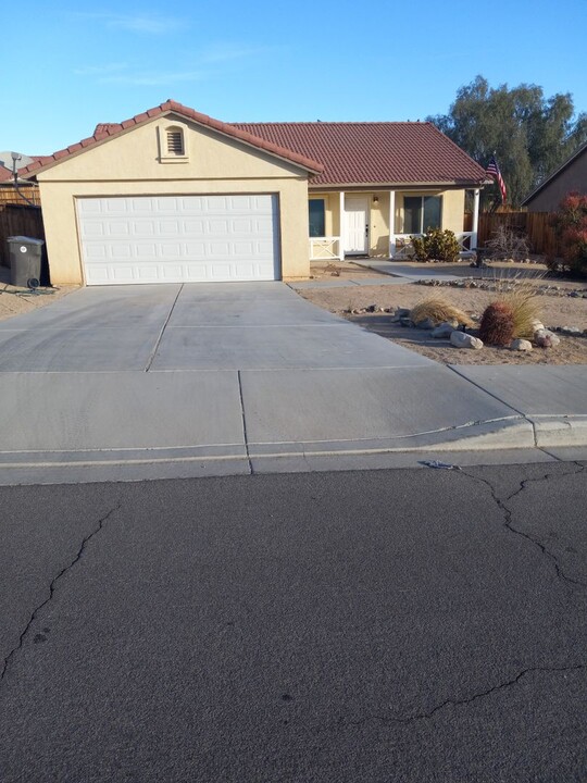 71594 Sun Valley Dr in Twentynine Palms, CA - Building Photo