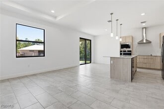 1087 Rugby Cir in Fort Denaud, FL - Building Photo - Building Photo