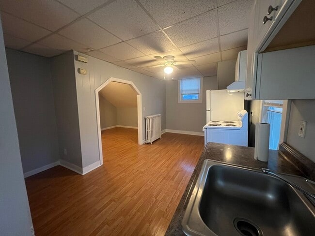 552 Maple St in Fall River, MA - Building Photo - Building Photo