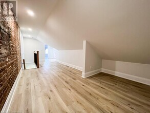 396 Barton St E in Hamilton, ON - Building Photo - Building Photo