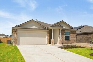 325 Escondido Cir in San Marcos, TX - Building Photo