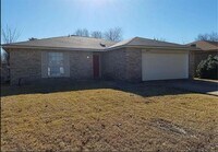 1530 Roundrock Trail