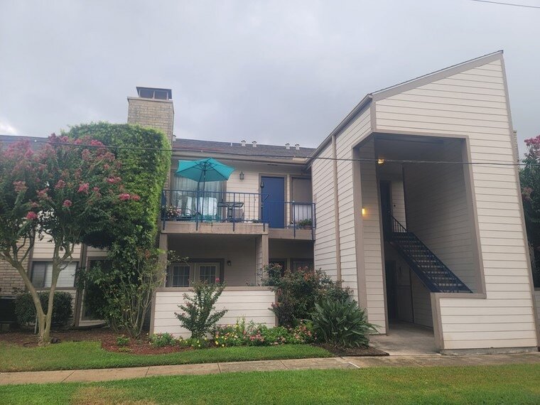 7076 N Holiday Dr in Galveston, TX - Building Photo