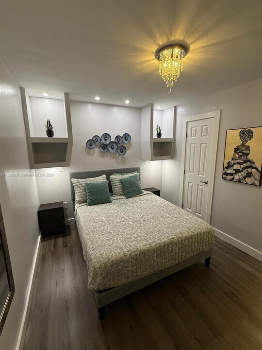 73 NW 30th St in Miami, FL - Building Photo