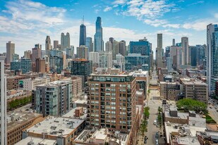 400 W Ontario St in Chicago, IL - Building Photo