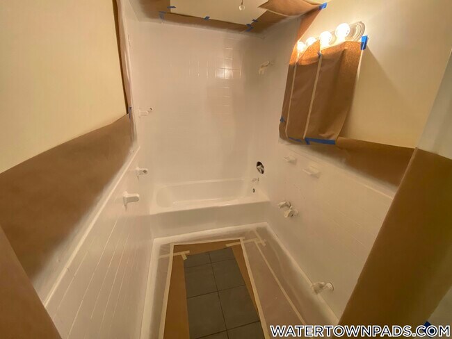 16 Whites Ave, Unit 36 in Watertown, MA - Foto de edificio - Building Photo