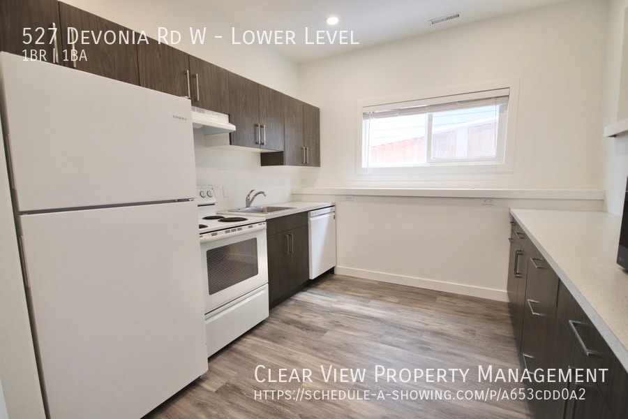 527 Devonia Rd W in Lethbridge, AB - Building Photo