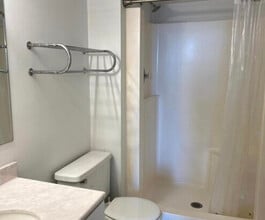 13499 Biscayne Blvd, Unit b in North Miami, FL - Building Photo - Building Photo