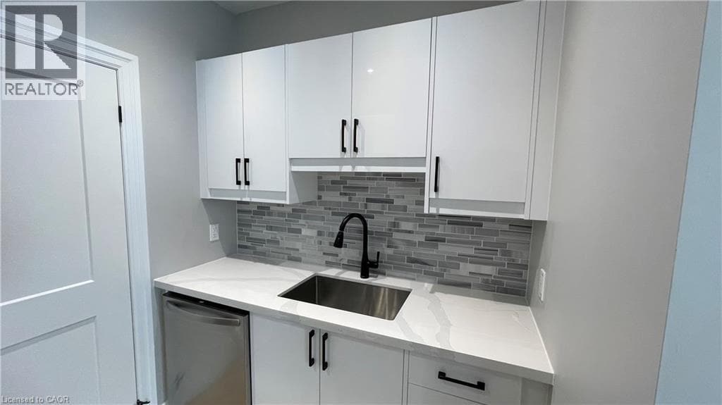 69 E Main St in Welland, ON - Building Photo