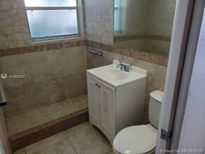1000 7th St-Unit -4 in Miami Beach, FL - Building Photo - Building Photo